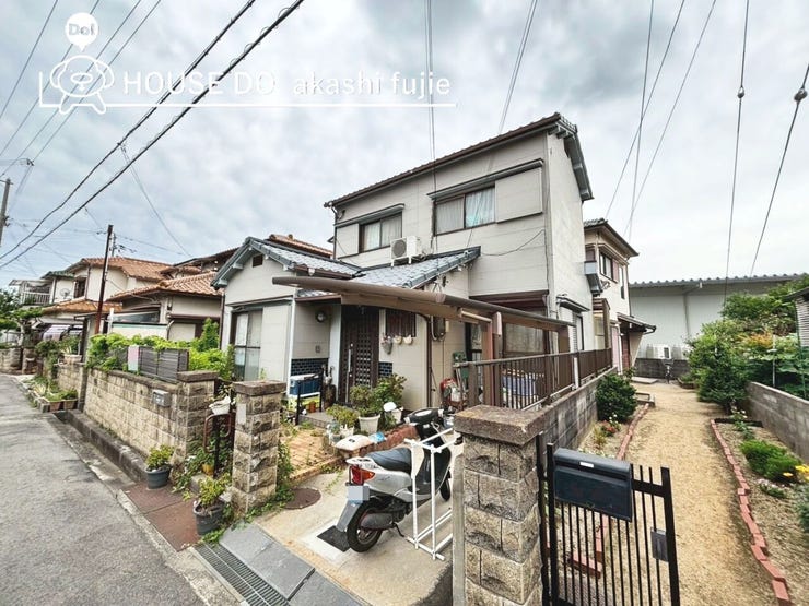 全面道路広さがあり、お車の出し入れがしやすいです