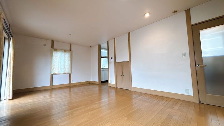 優しい色合いの室内です。
統一感があり、空間がより広く感じられます。