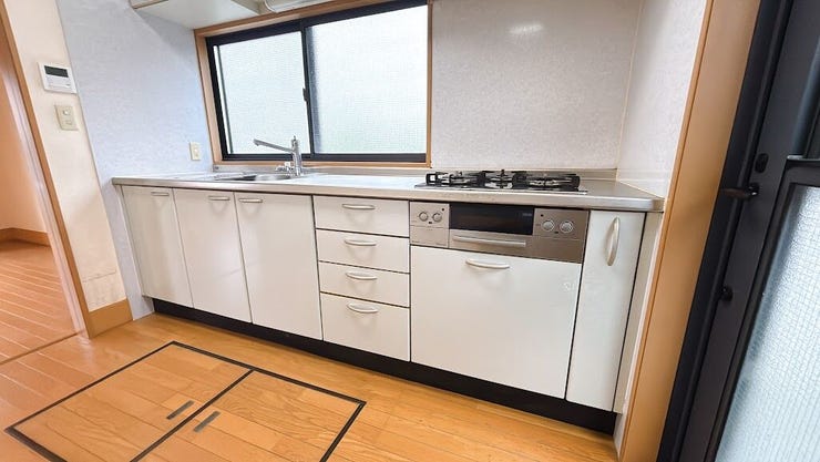 大きなシンクと調理台で、キッチンでの作業がはかどります♪