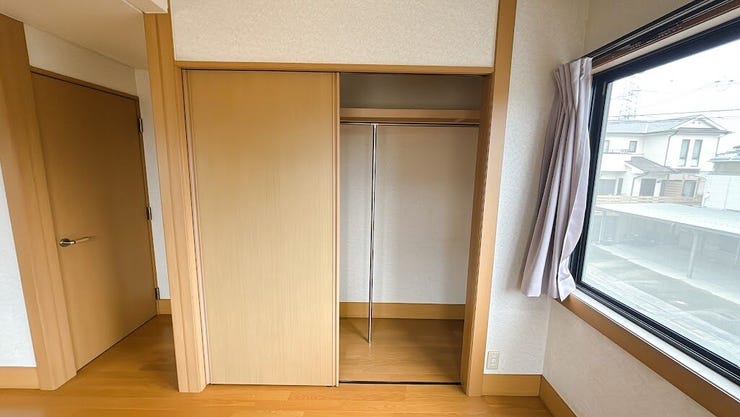 小物から大きな荷物まで収納ができ、お部屋を広く使って頂けます◎