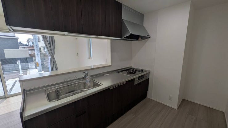 ●家族との会話も弾むカウンターキッチン採用!