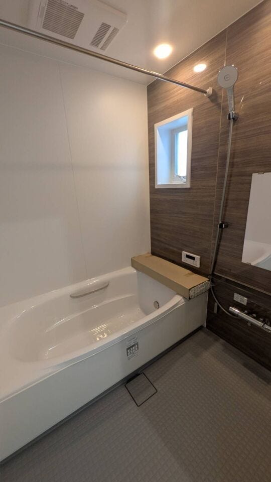 ●アクセントパネルがオシャレなバスルーム!