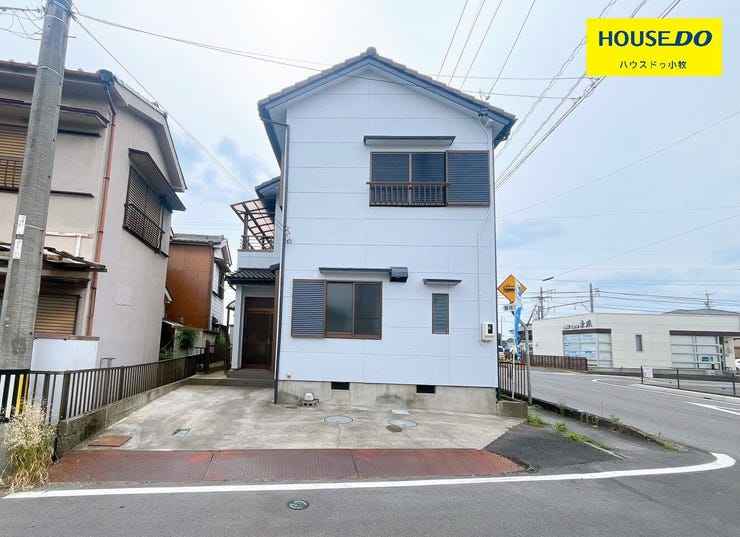 【外観】
【岩倉市石仏町石川】
構造の安定・劣化の軽減・維持管理更新への配慮・空気環境の4分野で住宅性能表示制度の最高等級を取得!
2台分の駐車場も完備!
好価格だけでなく品質にも拘っています!
