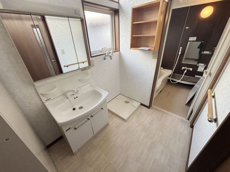 室内(2026年3月)撮影
◎本日案内可能◎
洗面所は廊下とリビングから出入りできて家事動線がスムーズになります◎