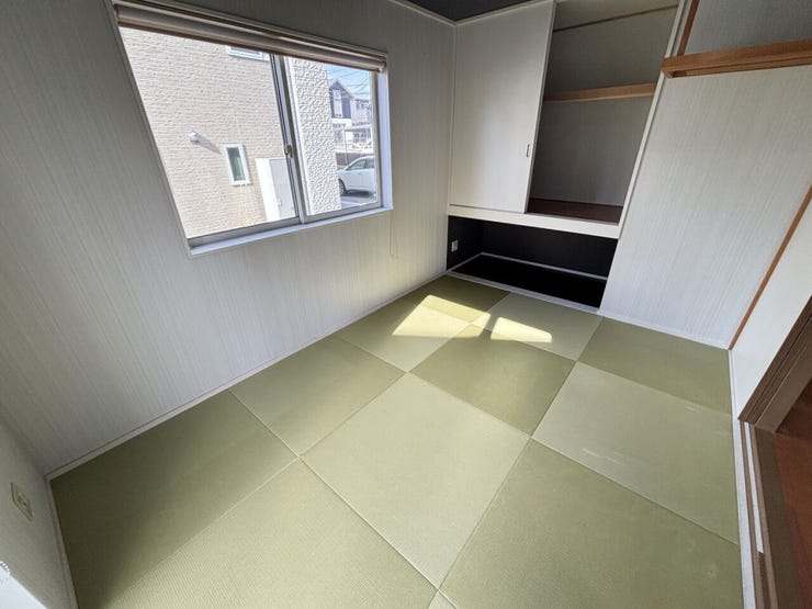 室内(2026年3月)撮影
◎本日案内可能◎
リビング横に和室を設けた人気の間取り♪戸を開けておけばリビングから和室にいるご家族の様子を見守ることができて安心です◎