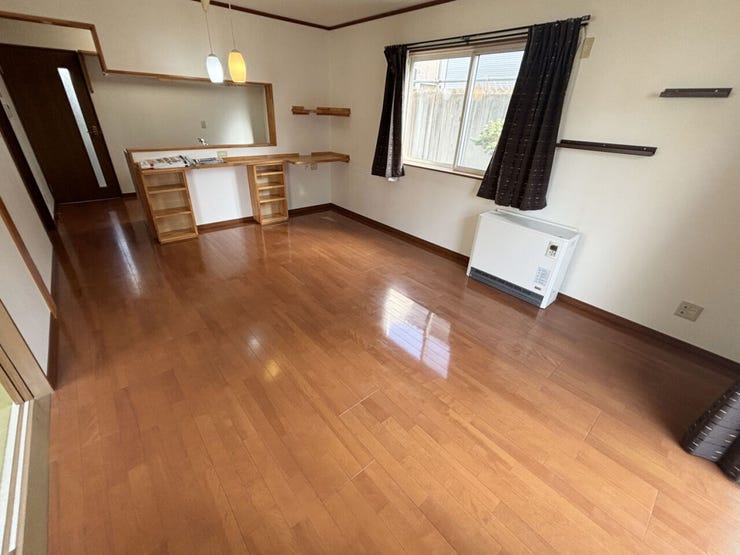 室内(2026年3月)撮影
◎本日案内可能◎
リビング、キッチン、洗面脱衣室、トイレは床暖房のため足元からじんわりと暖まり快適にお過ごしいただけます♪