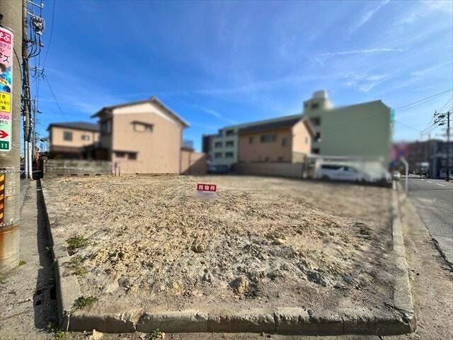 近鉄四日市駅まで徒歩約14分の好立地でお好きなハウスメーカーで建築可能ですよ。
(2026年3月14日 角から撮影)