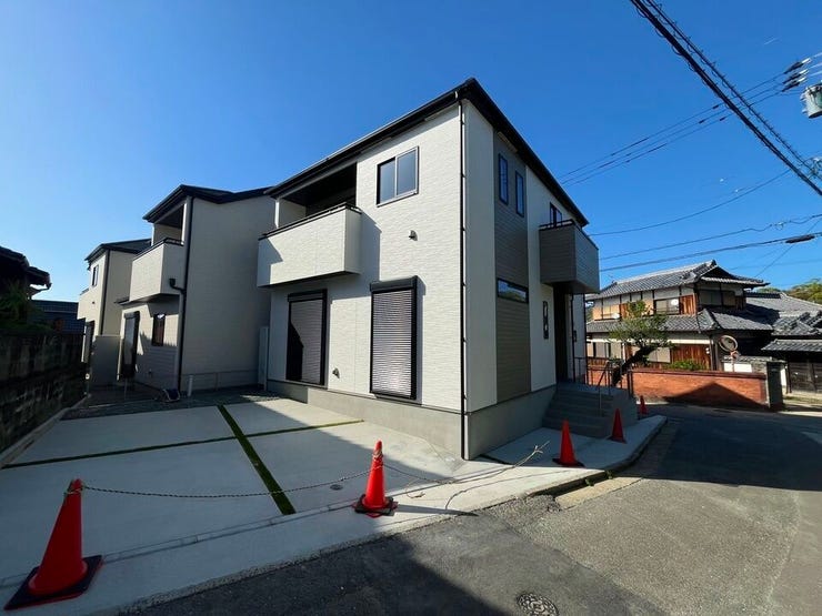 【外観】
完成イメージです♪
2026年4月完成予定
◎オール電化!
◎スーパー、コンビニが徒歩圏内♪
◎4台並列駐車可!