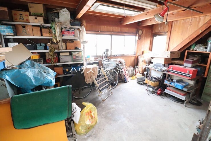 離れの倉庫です