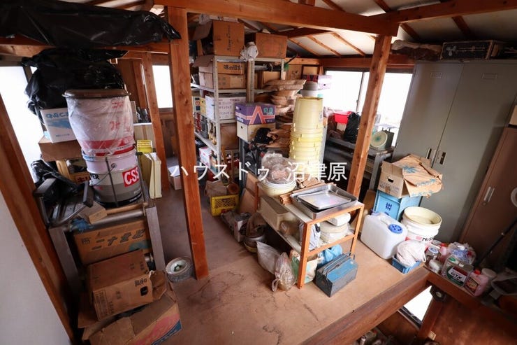 離れの倉庫です