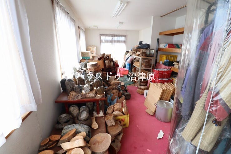 離れの倉庫です