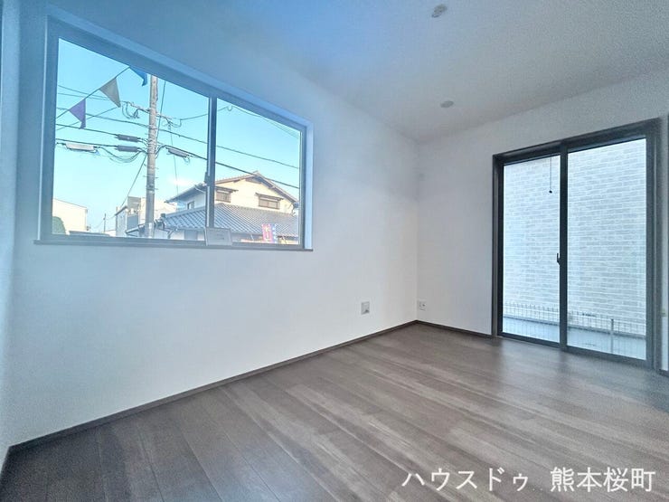 ■1階5帖洋室■寝室、書斎、趣味の部屋。家族の成長やライフスタイルに合わせ、様々な使い方ができる快適な空間です。