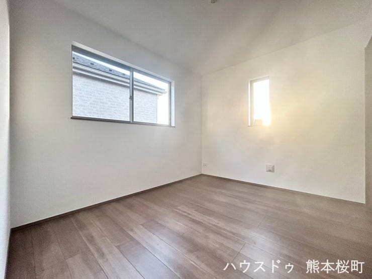 ■2階5.25帖洋室■寝室、書斎、趣味の部屋。家族の成長やライフスタイルに合わせ、様々な使い方ができる快適な空間です。