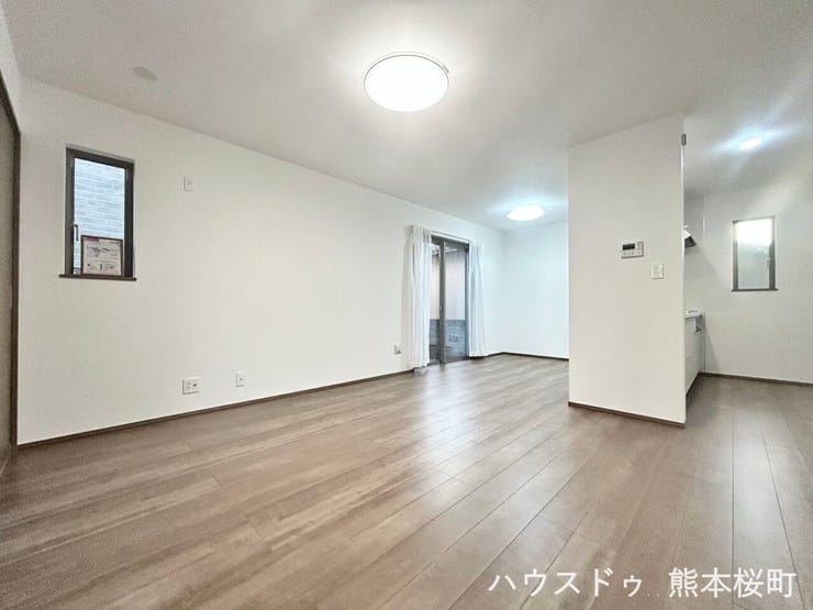 ■安らぎと笑顔の中心地■陽光が優しく降り注ぎ、会話が自然と弾む。ここでは、毎日が特別な時間へと変わります。