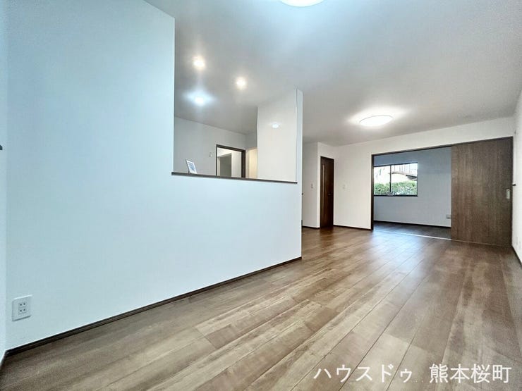 ■安らぎと笑顔の中心地■陽光が優しく降り注ぎ、会話が自然と弾む。ここでは、毎日が特別な時間へと変わります。