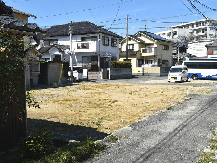 外観を南東側より撮影