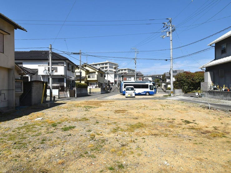 敷地内を南側より撮影