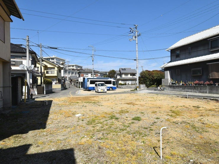 敷地内を南西側より撮影