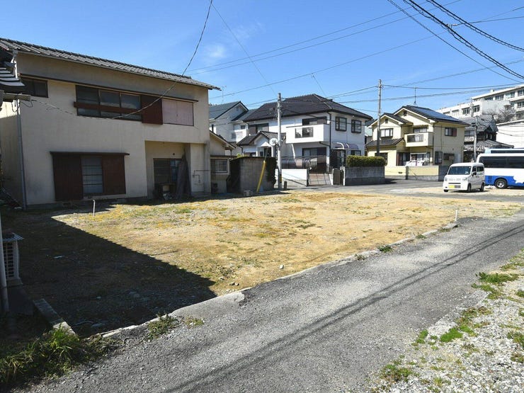 外観を南東側より撮影
