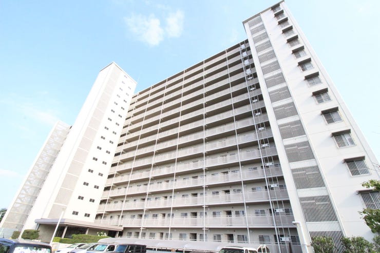 【外観】
ここから始まる「日常」は家族にとって大切で貴重な時間…だからこそ、少しでも豊かに、少しでも快適に。そんな想いから生まれた本邸宅は、これから先のお住まいをきっと支えてくれるはずです。