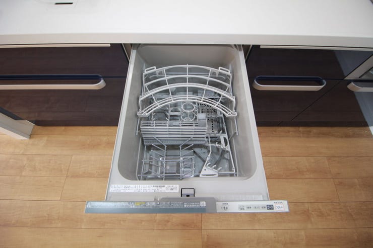 【食器洗浄乾燥機】毎日の洗い物は大変です。食洗機は電力を使って賢く負担を減らし、時間を有効に使えます。