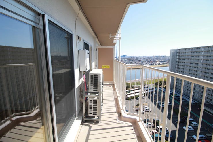 バルコニーから差し込む陽光・通風は、住環境・快適性と共に有り続ける貴重な「財産」です。