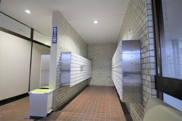 【集合ポスト】
郵便物を受け取るための郵便受けも、きちんと管理されています。