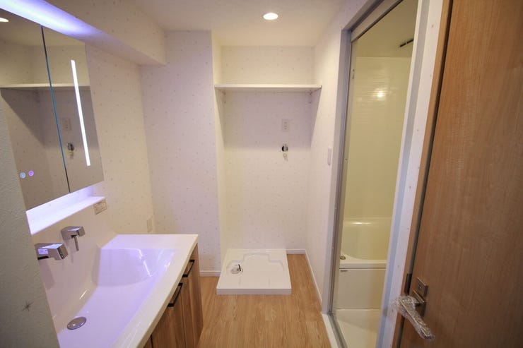 広々とした洗面所!水回りが一か所に固められているため、家事動線も良好です♪