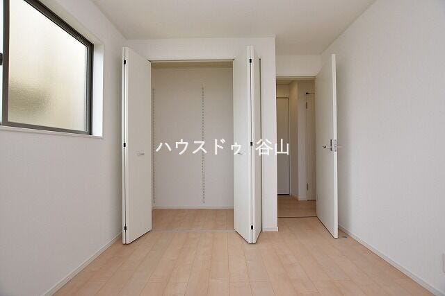 【過去施工例】各居室に収納を確保しやすい設計です。室内を広く使いやすく、暮らしに合わせたレイアウトも検討しやすい空間です。