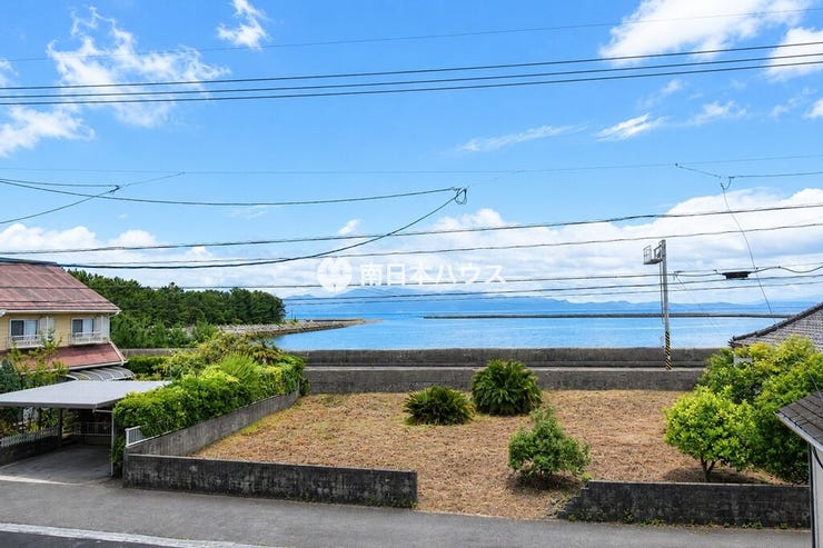 喜入町 新築戸建 喜入町 第2-3棟 視線の先に海が広がる、開放感のある眺望。毎日の暮らしに心地よい景色を添えてくれます。