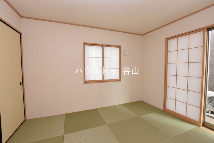 【過去施工例】落ち着いた雰囲気の和室です。客間やくつろぎスペースなど、多用途に使いやすい一室として活用できます