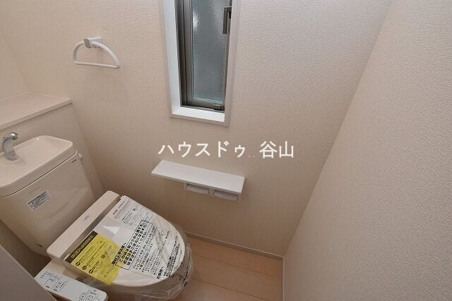【過去施工例】すっきり使いやすい1階トイレ空間。毎日使う場所だからこそ、清潔感のある仕上がりも魅力です。