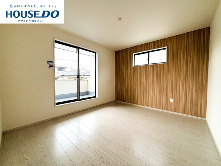 【プライベートルームの過ごし方】ベッドや机などの家具を置いてもゆとりある広さ。何にも邪魔されたくない一番のプライベート空間だから、過ごしやすさは大切にしたい・・・。