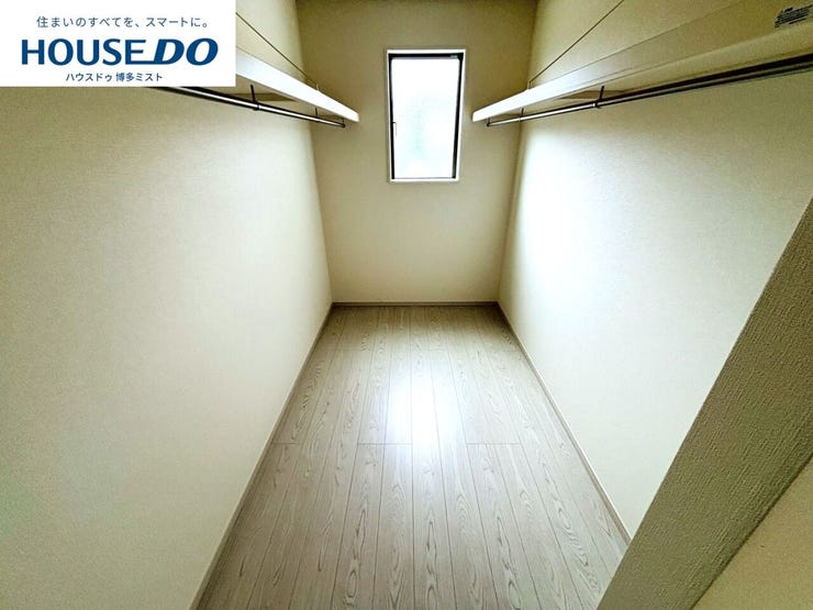 【欲しいところの収納力】実際に生活することを考え、お部屋の収納を重視しました。かさばる季節の衣類や大きなキャリーバッグもラクラク収納♪