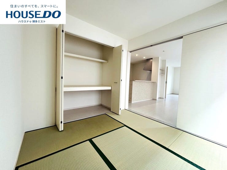 【寝そべりエリアの和室】リビング横の和室は、客間としてはもちろん、お子様のお昼寝ゾーンやおもちゃゾーンとしても活躍♪