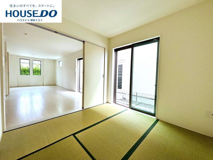 【寝そべりエリアの和室】リビング横の和室は、客間としてはもちろん、お子様のお昼寝ゾーンやおもちゃゾーンとしても活躍♪