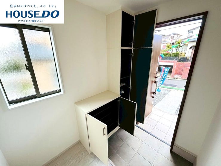 【玄関スッキリ計画】毎日の『いってきます』と『ただいま』の声が響く玄関。出しっぱなしにしたくない荷物もしっかり収納で出来るように収納多めです。