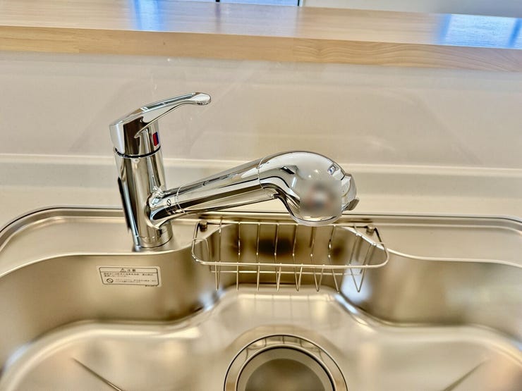 ◇オールインワン浄水栓◇
浄水器一体型なので、ワンタッチでいつでもきれいなおいしいお水を飲むことができます。機能的且つコンパクトでお掃除しやすいのもうれしいポイントです。