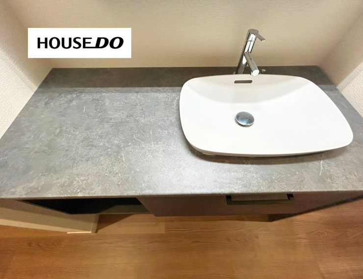 収納と身支度スペースにゆとりがあり、朝の準備もスムーズ。生活感を抑えてすっきり使えるのが魅力です。