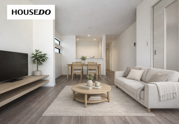 【リビング】
まっすぐ奥まで広がるLDKは、家具配置がしやすく、家族それぞれが心地よく過ごせる空間。毎日の暮らしの中心にぴったりです。※AIでインテリアを配置したイメージ図です