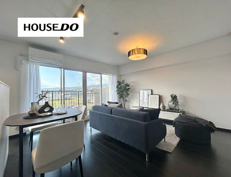 最上階のお部屋なので窓から見える景色にも癒されます◎