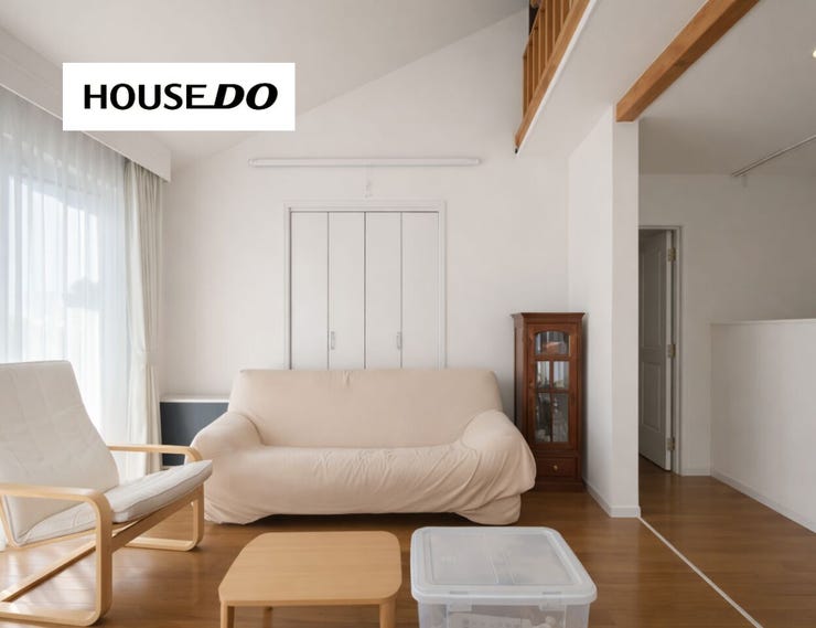 ゆったりくつろげるリビングスペース。読書をしたり、コーヒーを飲んだり、何気ない日常を穏やかに楽しめる空間です。