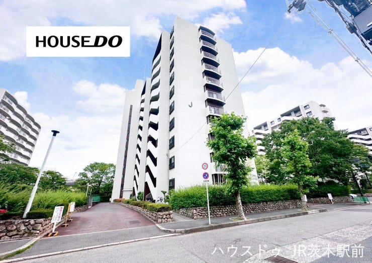 【外観】
大阪モノレール本線「南茨木駅」徒歩4分、阪急京都線「南茨木駅」徒歩2分のアクセスです。11階建の4階部分の住戸です。