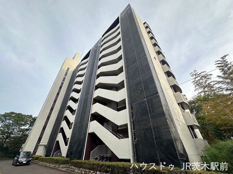 地上11階建て鉄骨鉄筋コンクリート造、総戸数は63戸のマンションです。