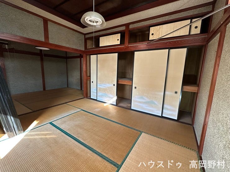 広々とした和室はご家族のくつろぎスペースに最適。