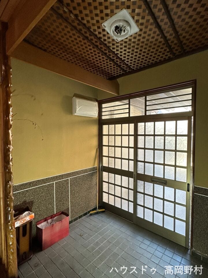 ゆとりある玄関スペースで来客時も安心です。