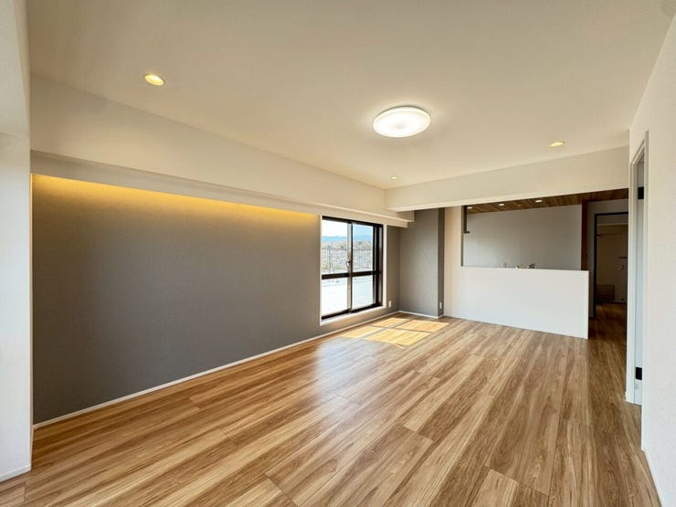 間接照明・一面アクセントクロス