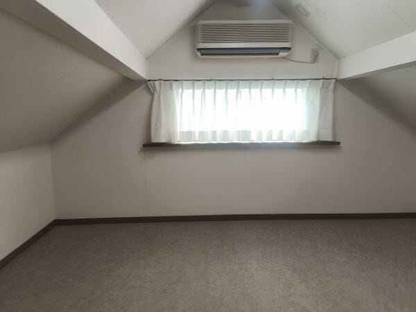 屋根裏収納です