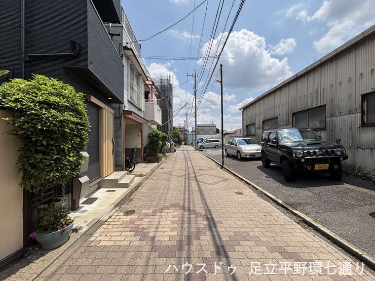 閑静な住宅街に位置しながら、生活利便施設へのアクセスも良好な住みやすいロケーションです。
