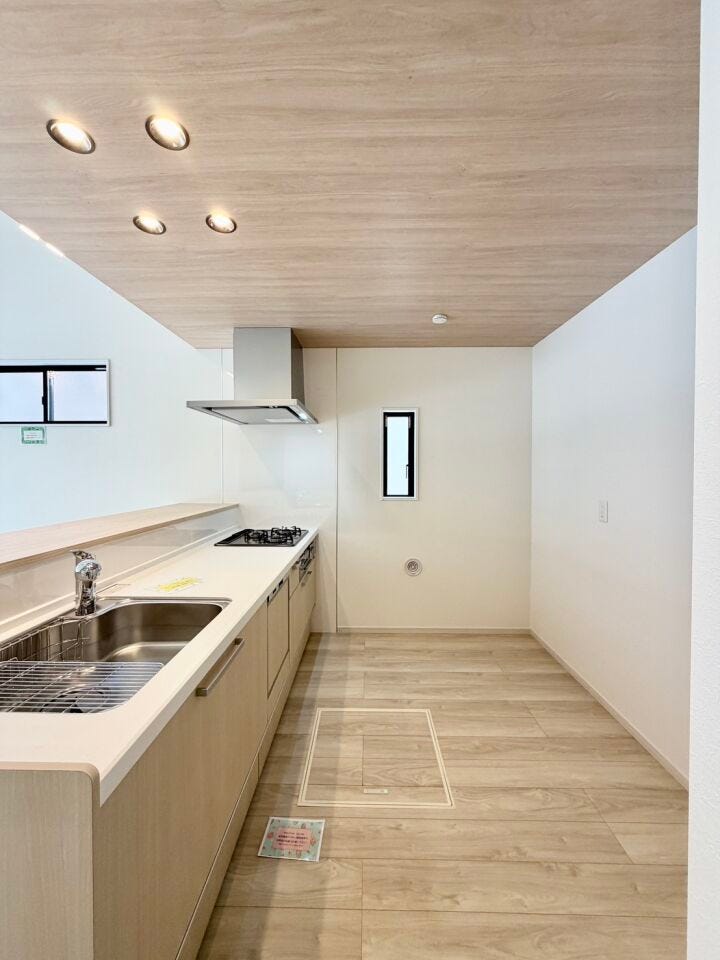 キッチンまわりも広さを意識して設計しましたので、動線が比較的スムーズです。